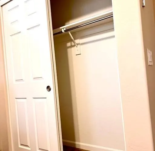 Upscale Fully Furnished Home-gated Golf Community *