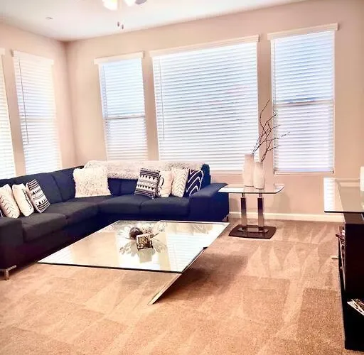 Upscale Fully Furnished Home-gated Golf Community *