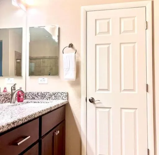 Upscale Fully Furnished Home-gated Golf Community *